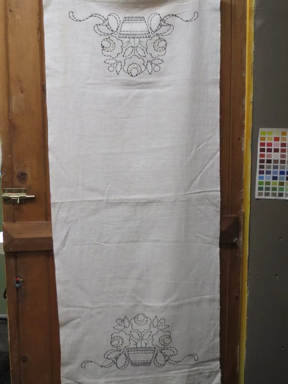 Daisies Vintage Hand Embroidery Dresser Scarf Table runner Floral 16